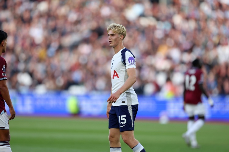 热刺官方:贝里瓦尔对多特时高位踝关节扭伤 周五接受了脚踝手术